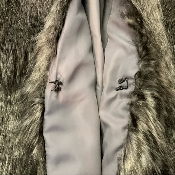 Winter Faux Fur Hooded Vest Lux EUC Jessica Simpson - Picture 11 of 11